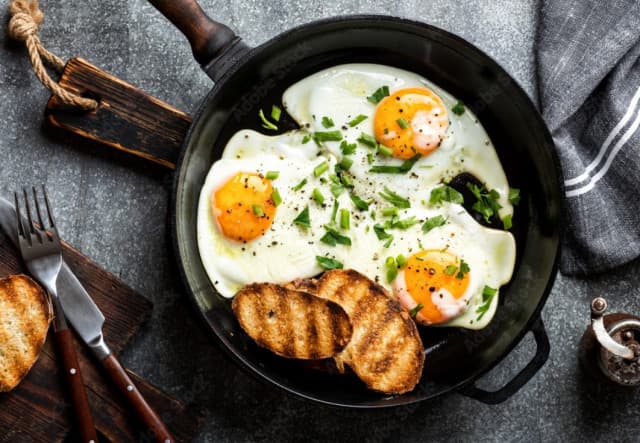eyes eggs